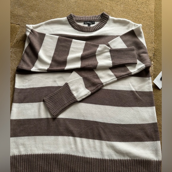 New with tags Women’s (large) sweater - Picture 5 of 8